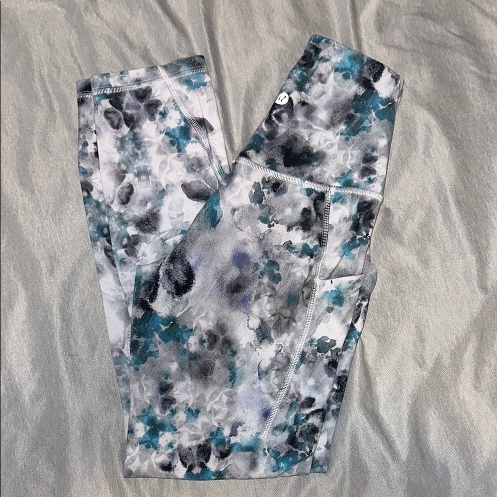 Lululemon Align HR Crop 23"
Pockets Blue and Gray